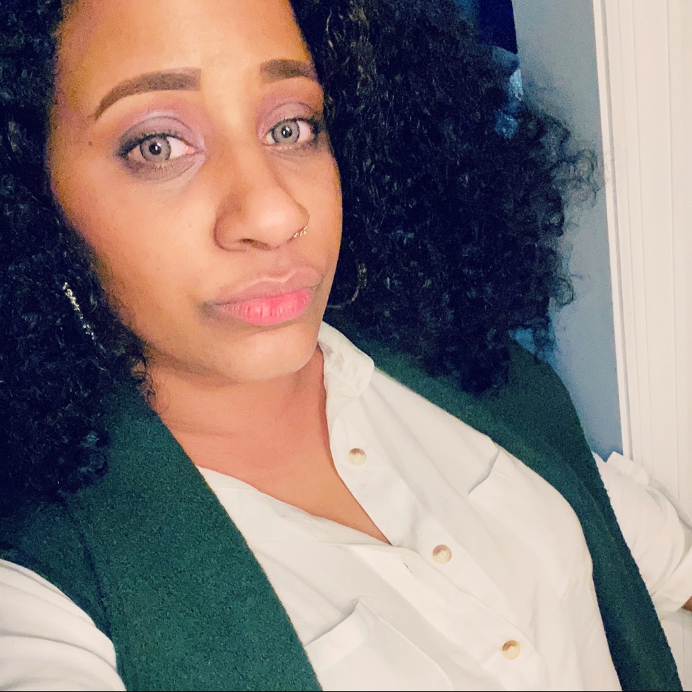 Meet your Posher, Claudia